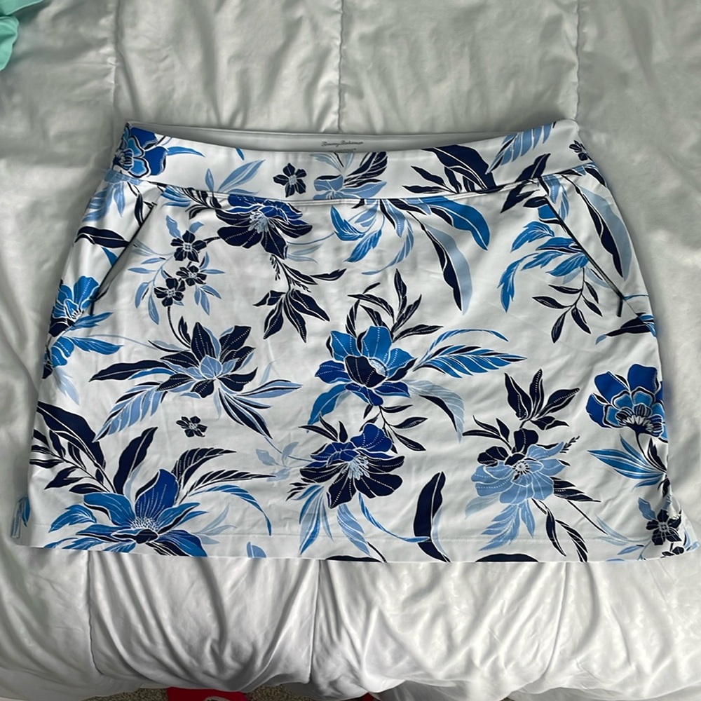 Tommy Bahama Island Zone,XL white golf skort with blue flowers and leaves